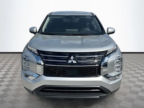 New 2026 Mitsubishi Outlander ES image 2
