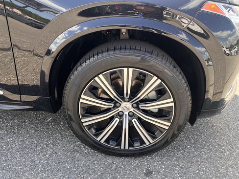 Certified 2024 Volvo XC90 B5 Core image 5