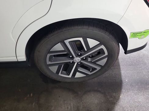 Used 2023 Hyundai Kona SE image 14