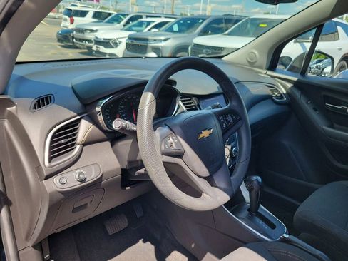 Used 2021 Chevrolet Trax LS w/ Tint and Cruise Package AWD/4WD image 18