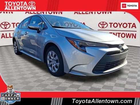 Used 2023 Toyota Corolla LE w/ Carpet Mat Package (TMS) FWD image 1