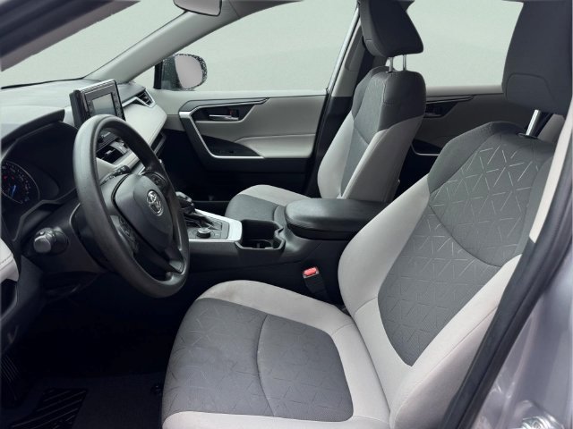 Used 2022 Toyota RAV4 XLE AWD/4WD image 12