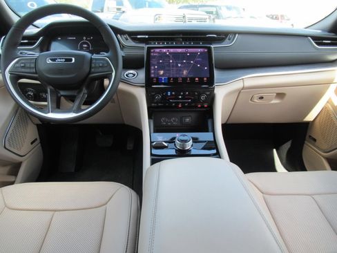 Certified 2025 Jeep Grand Cherokee Limited w/ Luxury Tech Group II AWD/4WD image 12