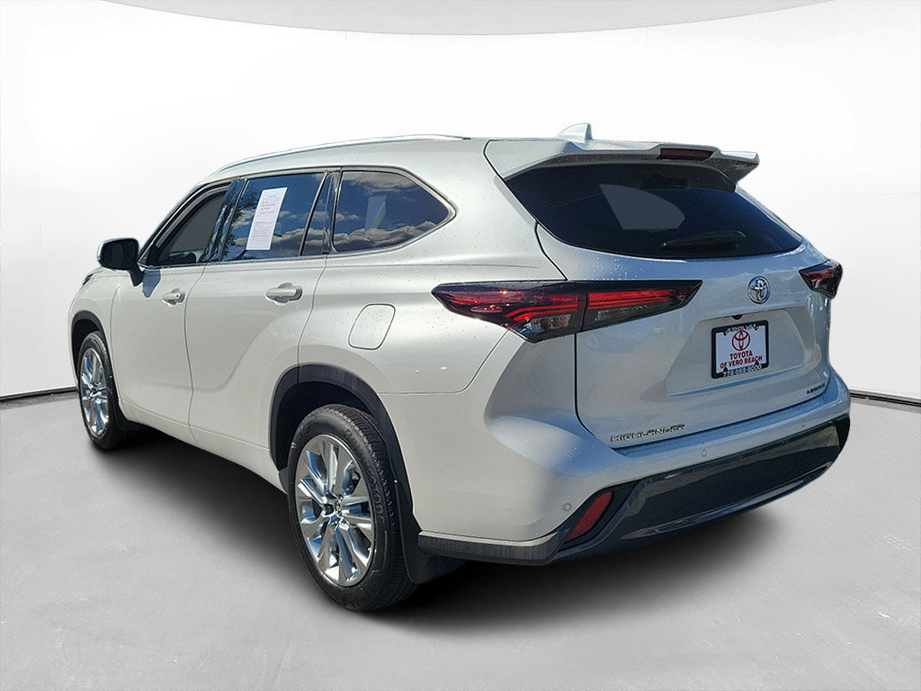 Used 2024 Toyota Highlander Limited FWD image 6