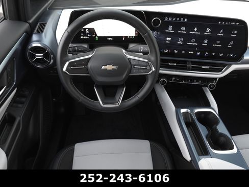 Used 2025 Chevrolet Equinox EV LT w/ Convenience Package image 12