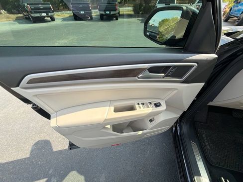 Used 2019 Volkswagen Atlas SEL AWD/4WD image 9