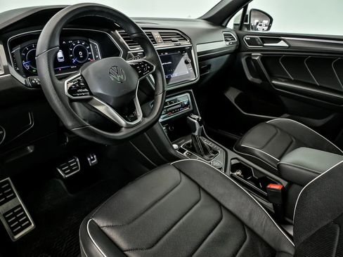 Used 2024 Volkswagen Tiguan SEL R-Line image 10