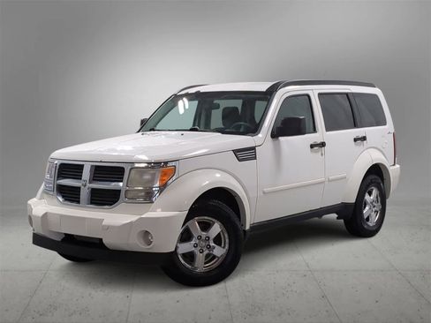 Used 2009 Dodge Nitro SE image 1