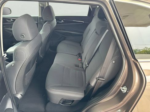 Used 2019 Kia Sorento AWD V6 image 21