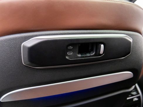 Used 2023 BMW X7 M60i w/ Executive Package image 19