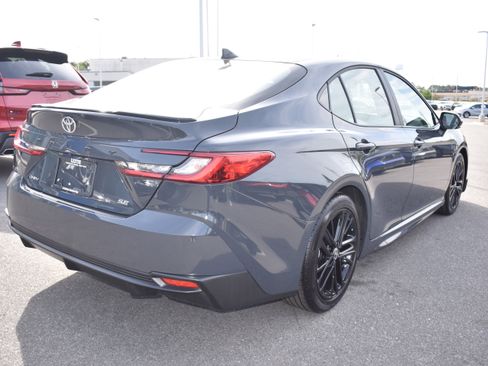 Used 2025 Toyota Camry SE image 9