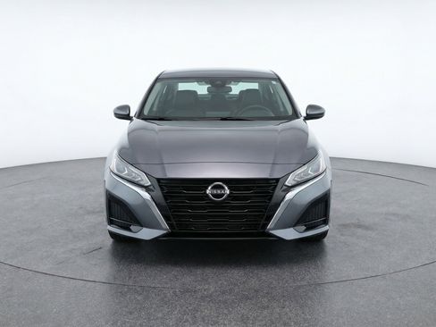 Used 2025 Nissan Altima 2.5 SV image 2