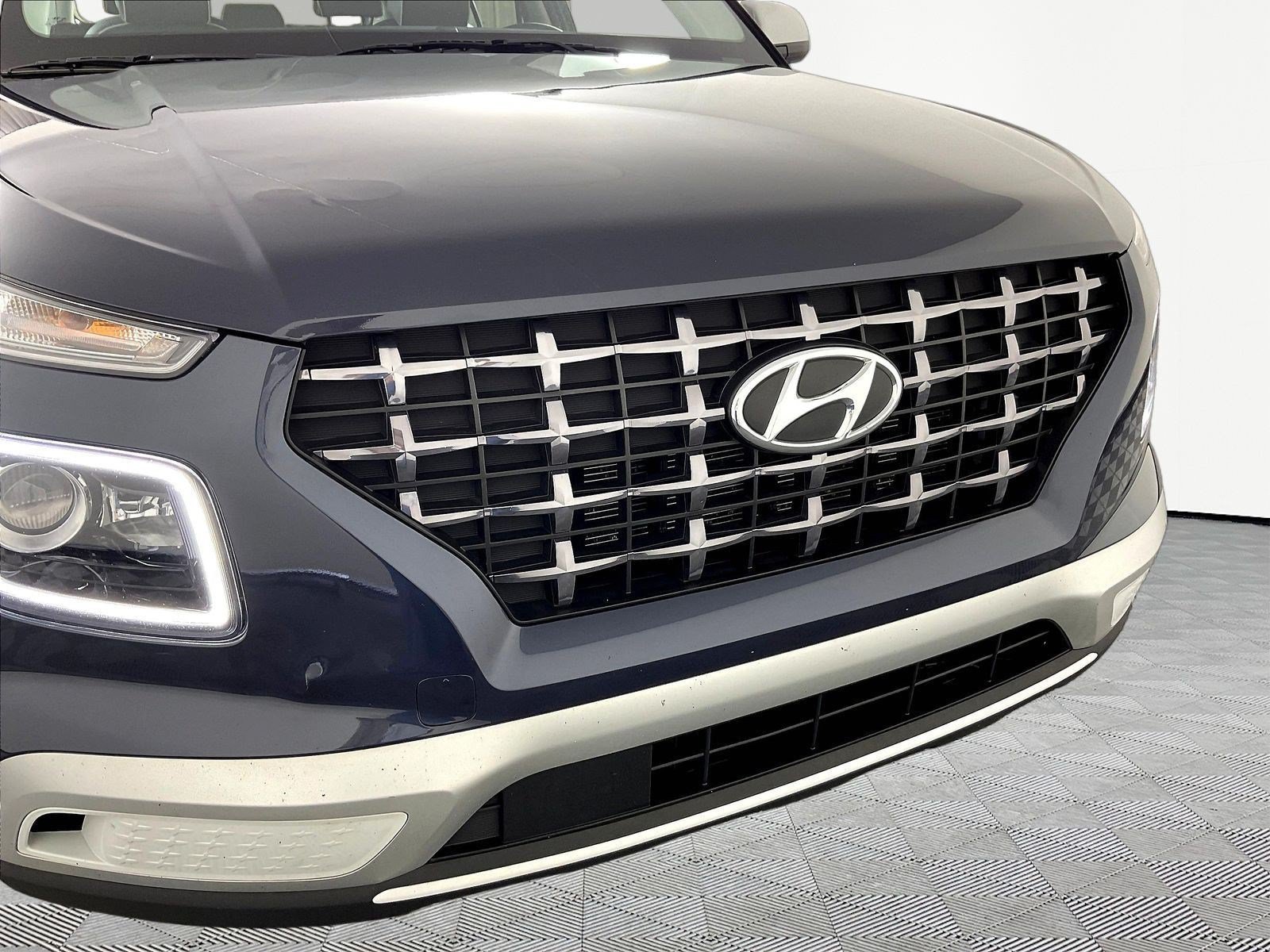 Used 2023 Hyundai Venue Limited FWD image 31
