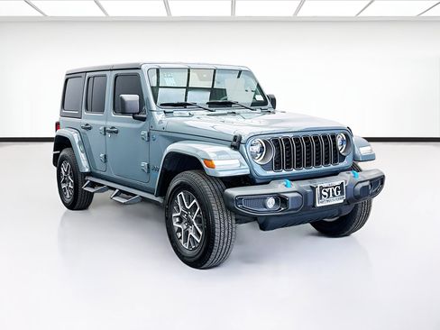 Used 2024 Jeep Wrangler Unlimited w/ Convenience Group AWD/4WD image 3
