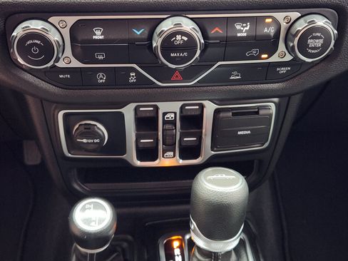 Used 2025 Jeep Gladiator Sport AWD/4WD image 22