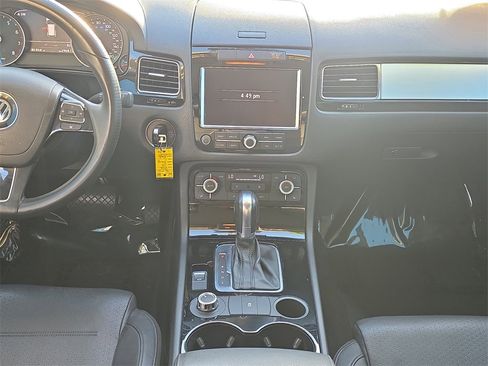 Used 2012 Volkswagen Touareg VR6 image 15