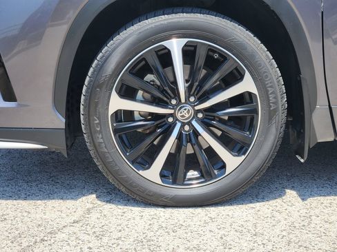 Used 2021 Toyota Highlander XSE FWD image 8