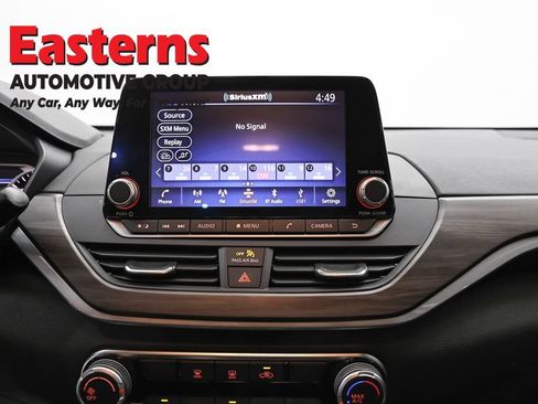 Used 2025 Nissan Altima 2.5 SV FWD image 12