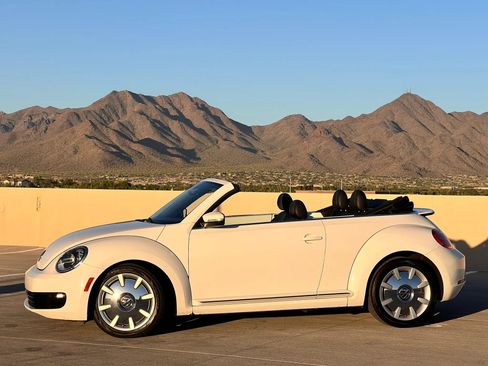Used 2013 Volkswagen Beetle 2.5 FWD image 3