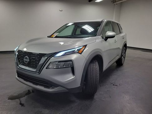 Used 2023 Nissan Rogue SV image 4