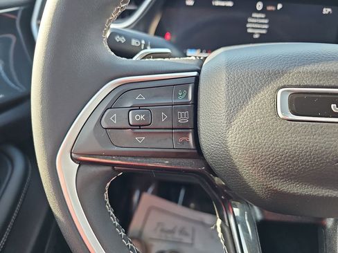 Used 2023 Jeep Grand Cherokee L Laredo image 22