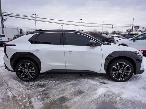 Used 2023 Toyota bZ4X Limited image 4