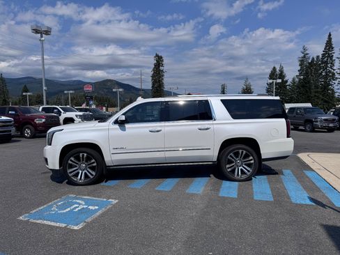 Used 2019 GMC Yukon XL Denali w/ Denali Ultimate Package AWD/4WD image 4