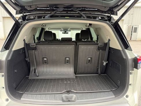 Used 2024 Nissan Pathfinder SL w/ Cargo Package image 18
