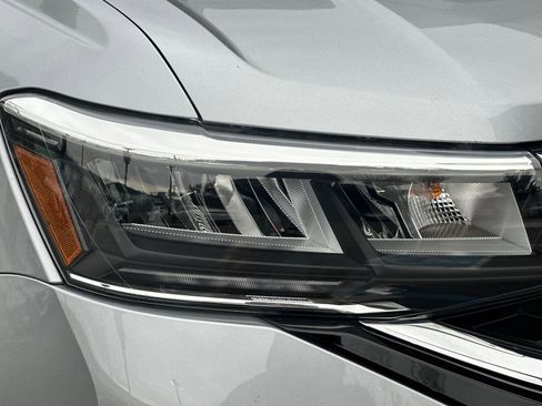 Used 2023 Volkswagen Taos SE image 10