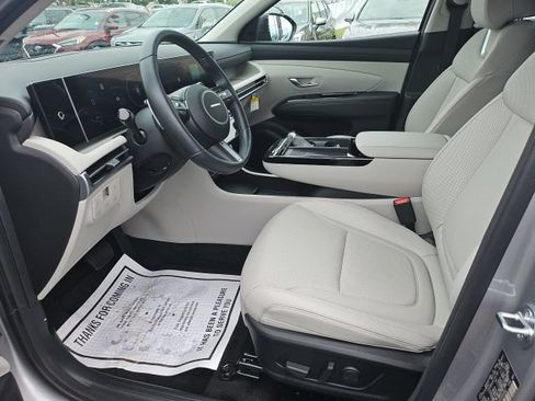 Used 2025 Hyundai Tucson Limited AWD/4WD image 9