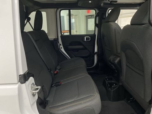 Used 2025 Jeep Wrangler Unlimited Sahara AWD/4WD image 17