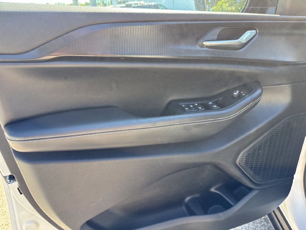 Used 2025 Jeep Grand Cherokee Altitude AWD/4WD image 18