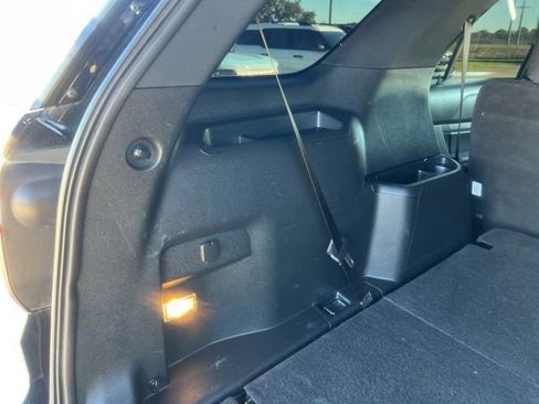 Used 2018 Ford Explorer XLT image 25