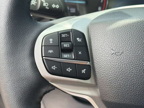 Used 2024 Ford Explorer XLT w/ Equipment Group 202A AWD/4WD image 31