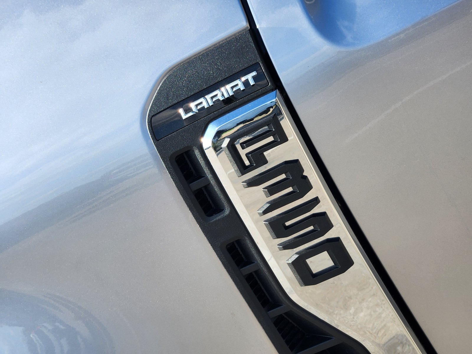 New 2027 Ford F350 Lariat w/ Lariat Premium Package AWD/4WD image 9