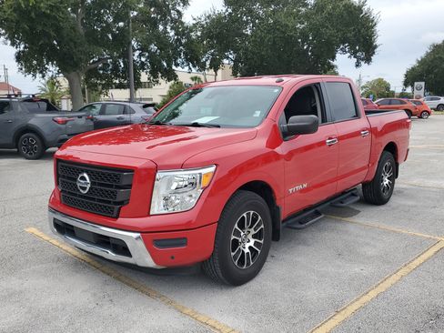 Used 2021 Nissan Titan SV w/ SV Convenience Package image 2