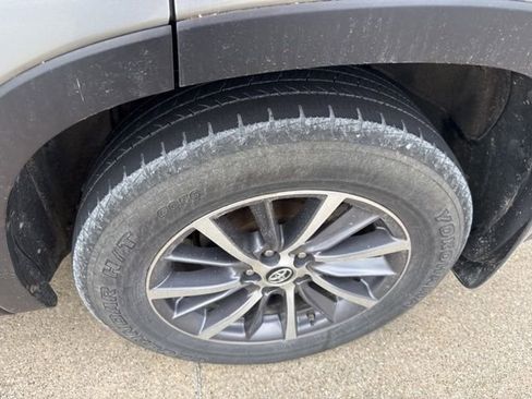 Used 2019 Toyota Highlander XLE AWD/4WD image 5