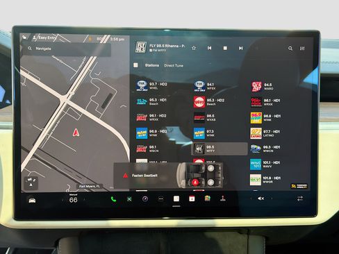 Used 2024 Tesla Model S image 28