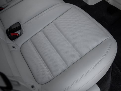Certified 2025 Porsche Macan GTS AWD/4WD image 38