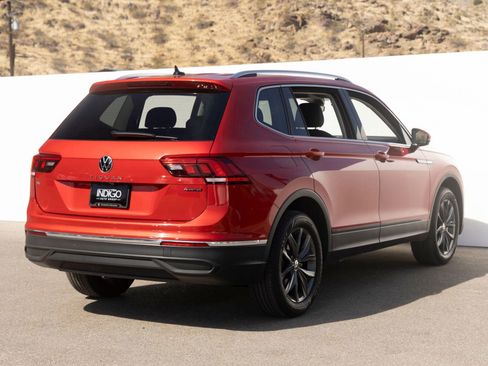 Used 2022 Volkswagen Tiguan SE w/ Panoramic Sunroof Package AWD/4WD image 10