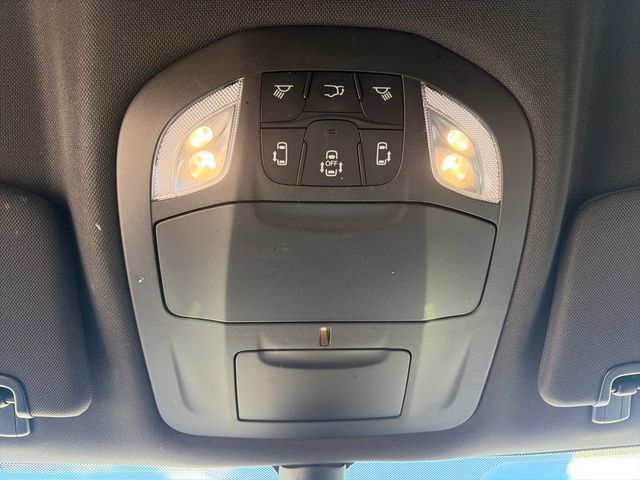 Used 2025 Chrysler Pacifica Select FWD image 59