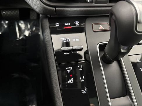 Certified 2026 Porsche Macan Turbo AWD/4WD image 31