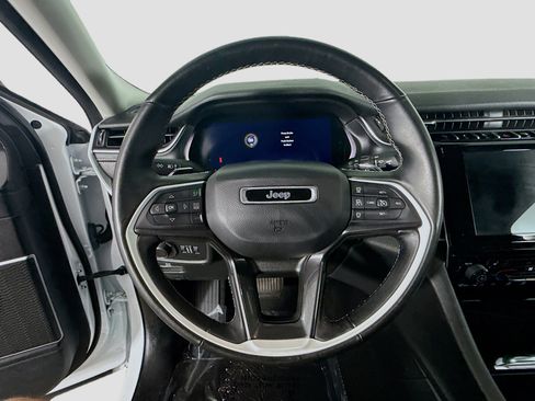 Used 2022 Jeep Grand Cherokee Laredo w/ Luxury Tech Group I image 13