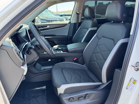 Used 2025 Volkswagen Atlas Peak Edition SE AWD/4WD image 16