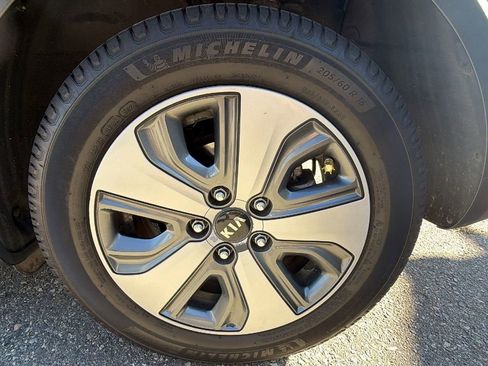 Used 2021 Kia Niro LX image 31