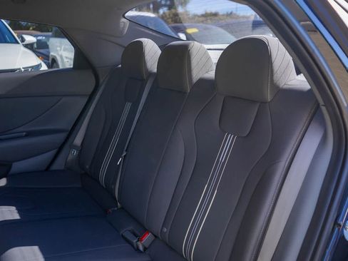 New 2023 Hyundai Elantra SEL w/ Convenience Package image 18