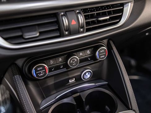Used 2023 Alfa Romeo Stelvio Veloce AWD/4WD image 29