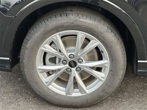 Certified 2025 Audi Q3 2.0T Premium w/ Convenience Package image 10