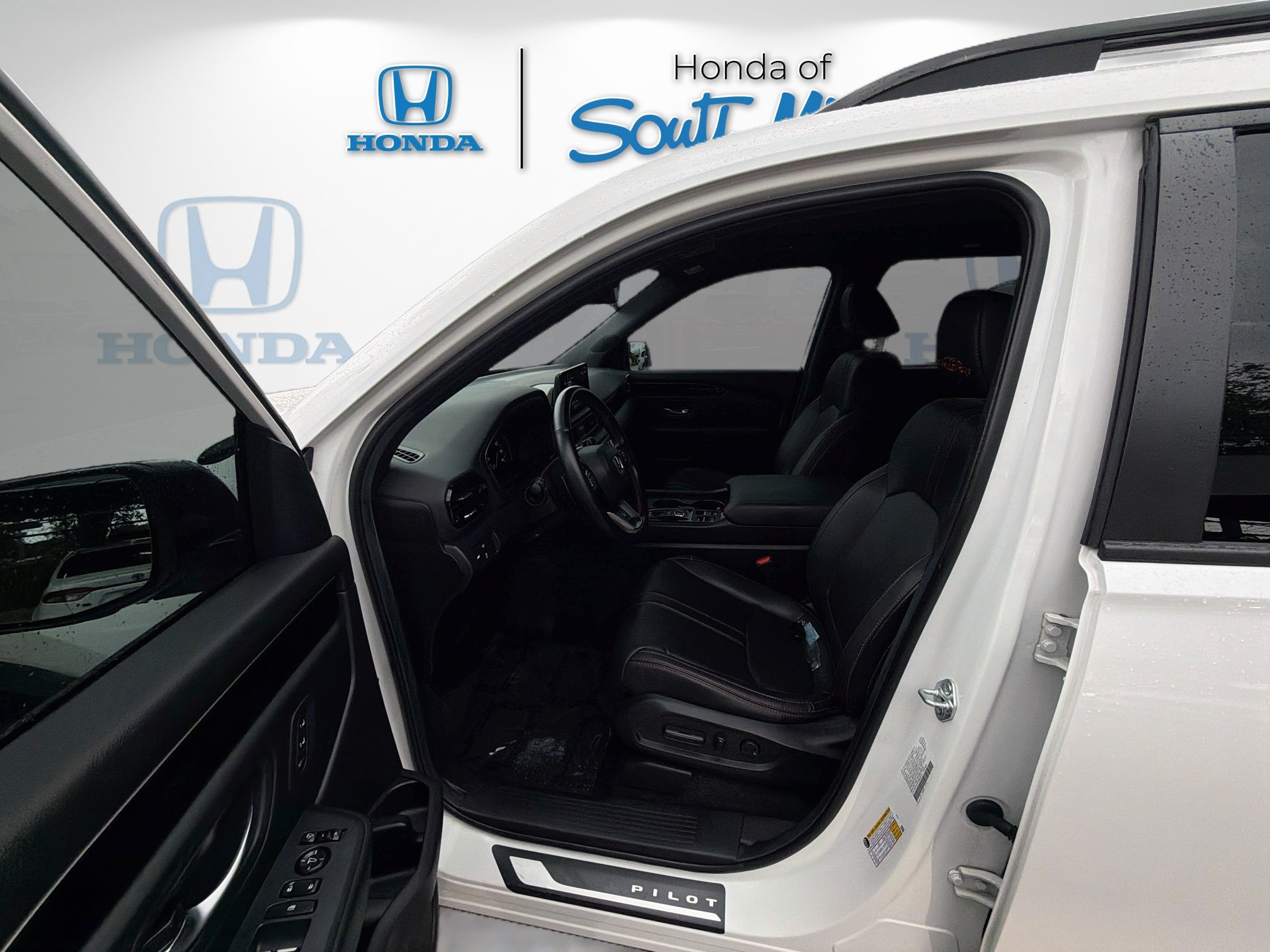 Used 2025 Honda Pilot TrailSport image 18