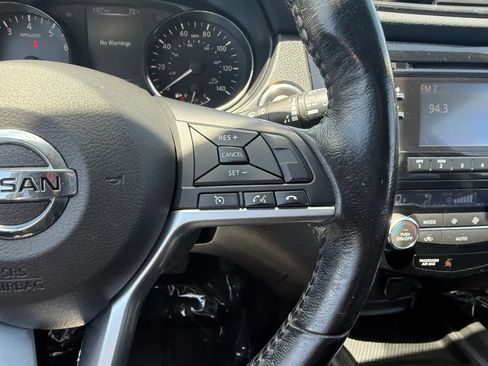 Used 2017 Nissan Rogue SV AWD/4WD image 20